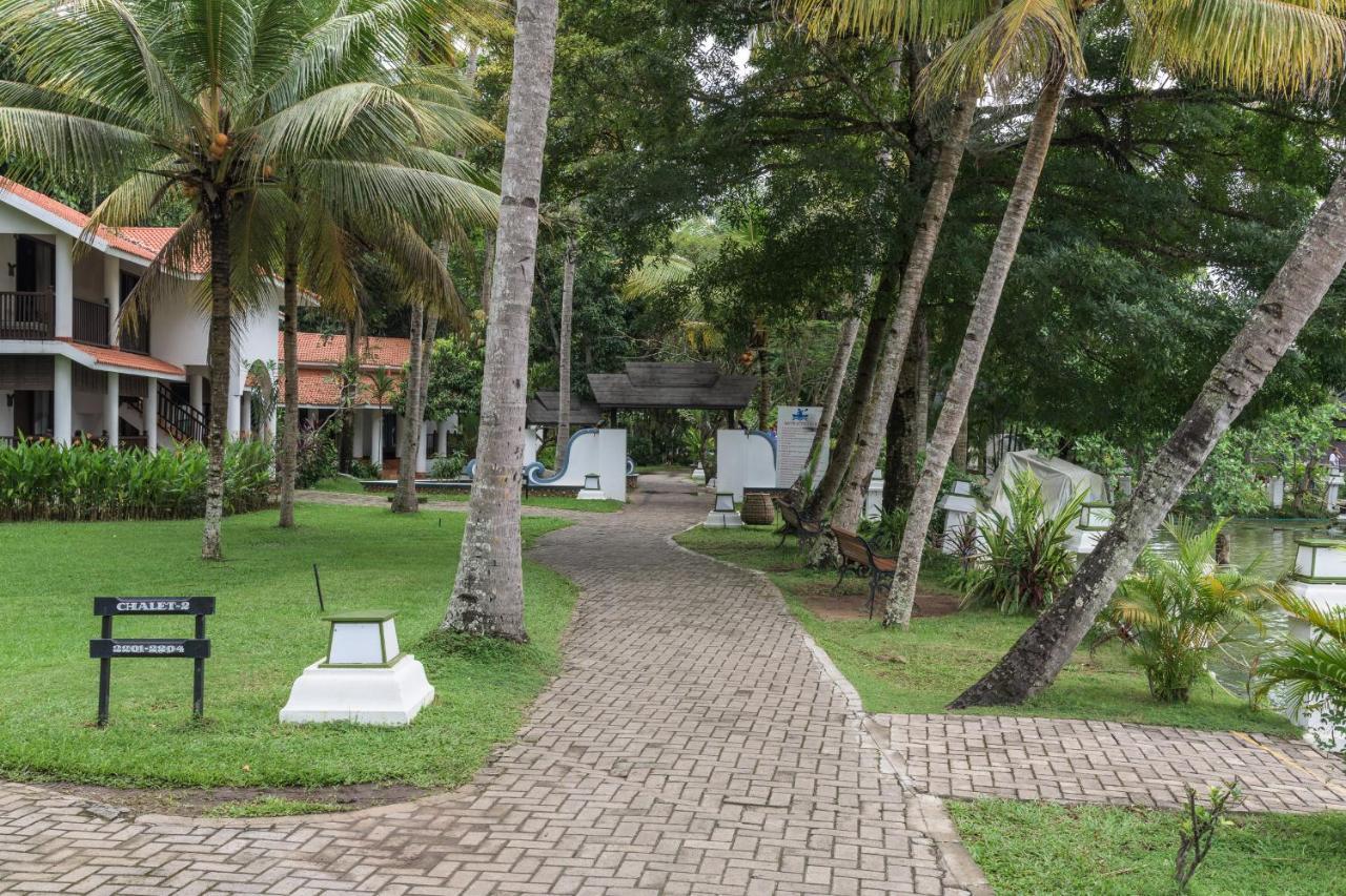 Hotel Club Mahindra Ashtamudi Nīndakara Esterno foto