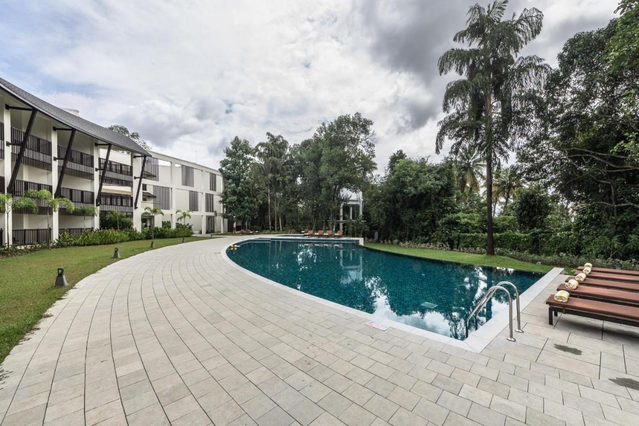 Hotel Club Mahindra Ashtamudi Nīndakara Esterno foto