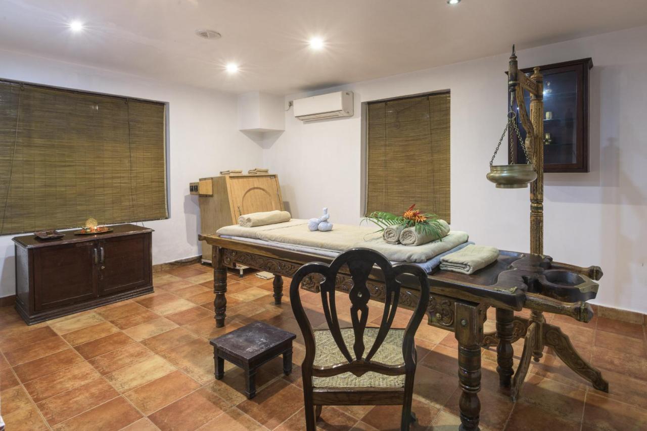 Hotel Club Mahindra Ashtamudi Nīndakara Esterno foto