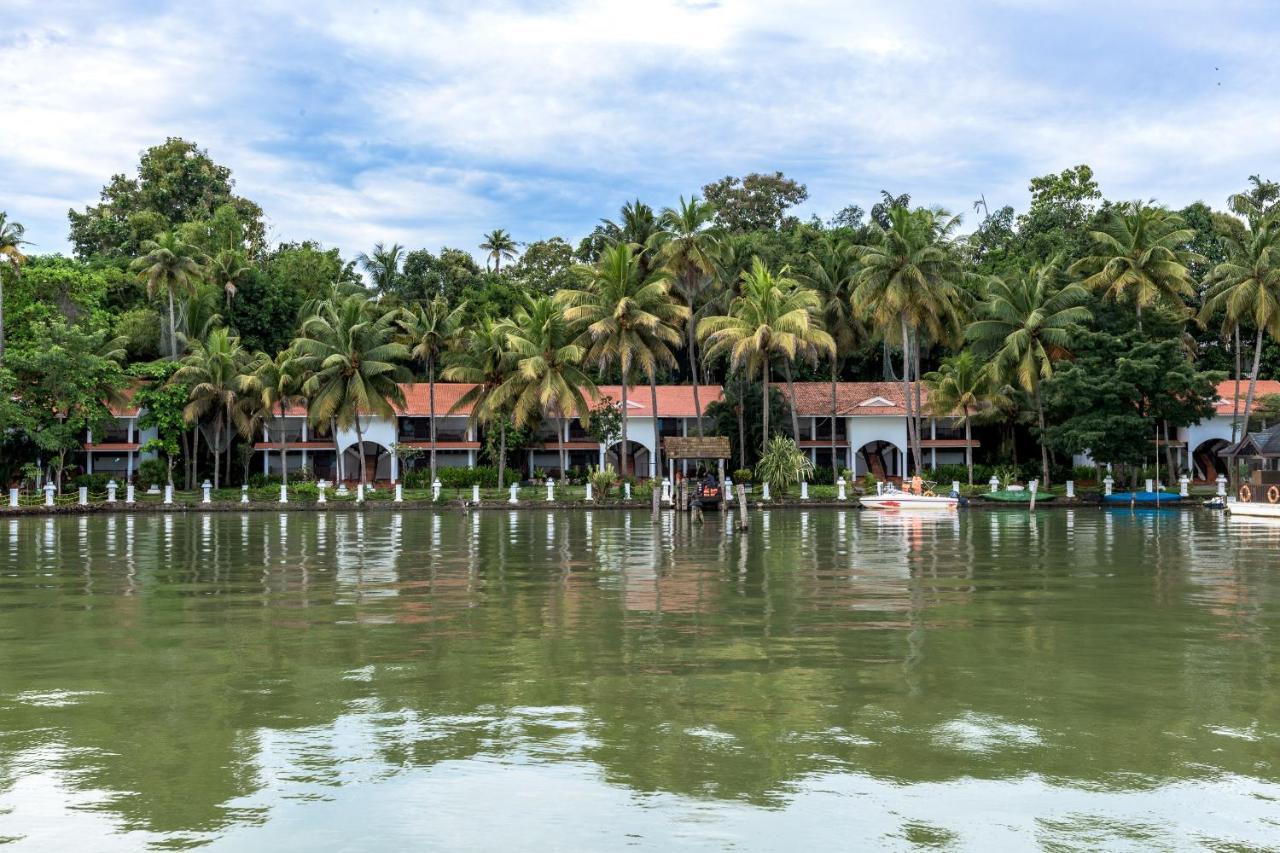 Hotel Club Mahindra Ashtamudi Nīndakara Esterno foto