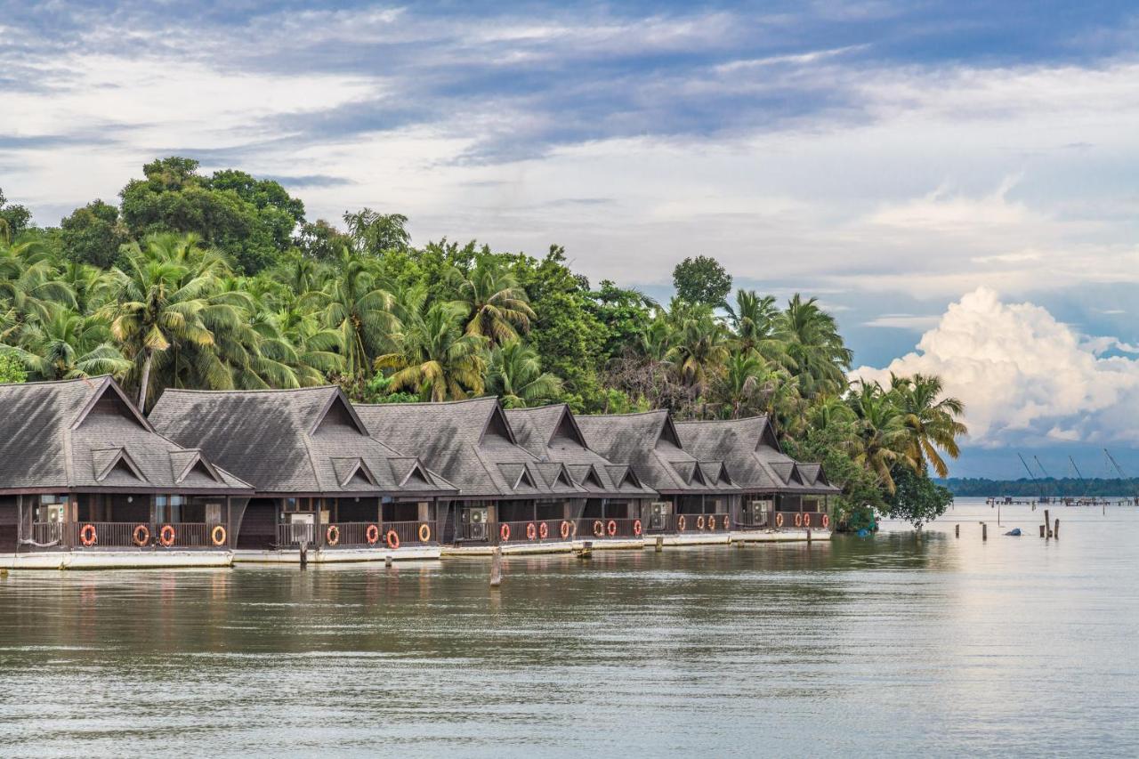 Hotel Club Mahindra Ashtamudi Nīndakara Esterno foto