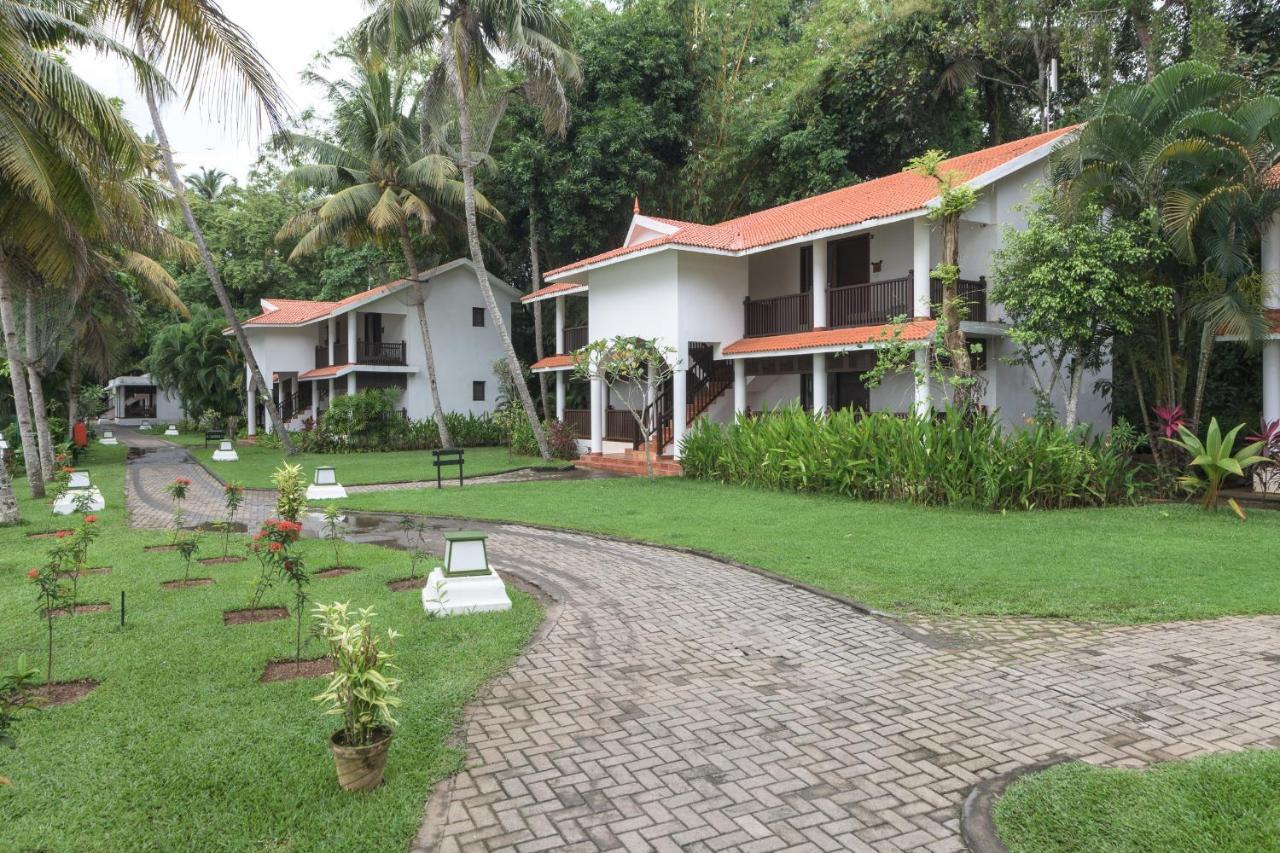 Hotel Club Mahindra Ashtamudi Nīndakara Esterno foto