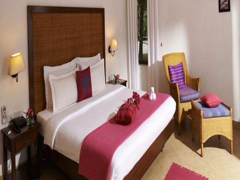 Hotel Club Mahindra Ashtamudi Nīndakara Esterno foto