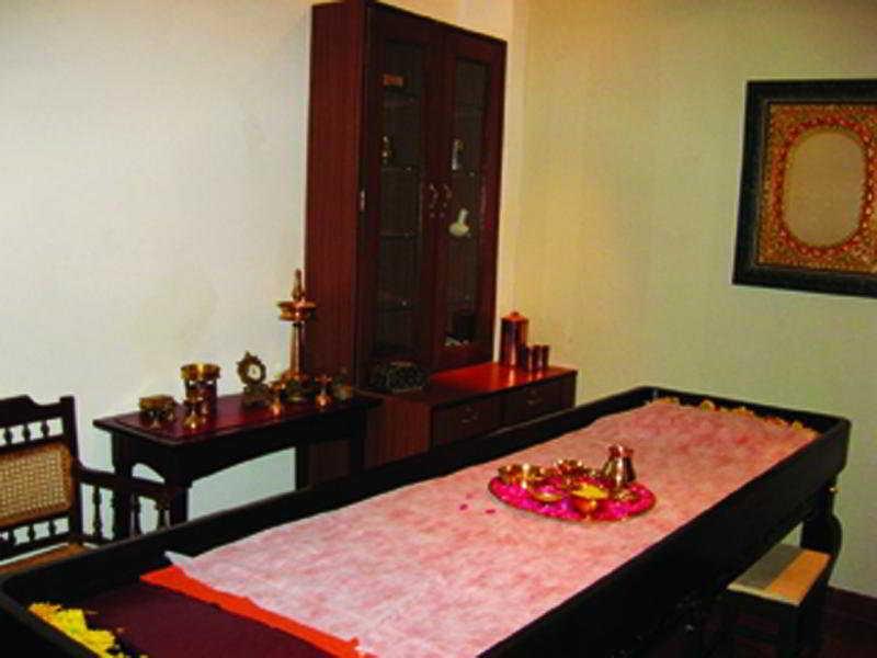 Hotel Club Mahindra Ashtamudi Nīndakara Esterno foto