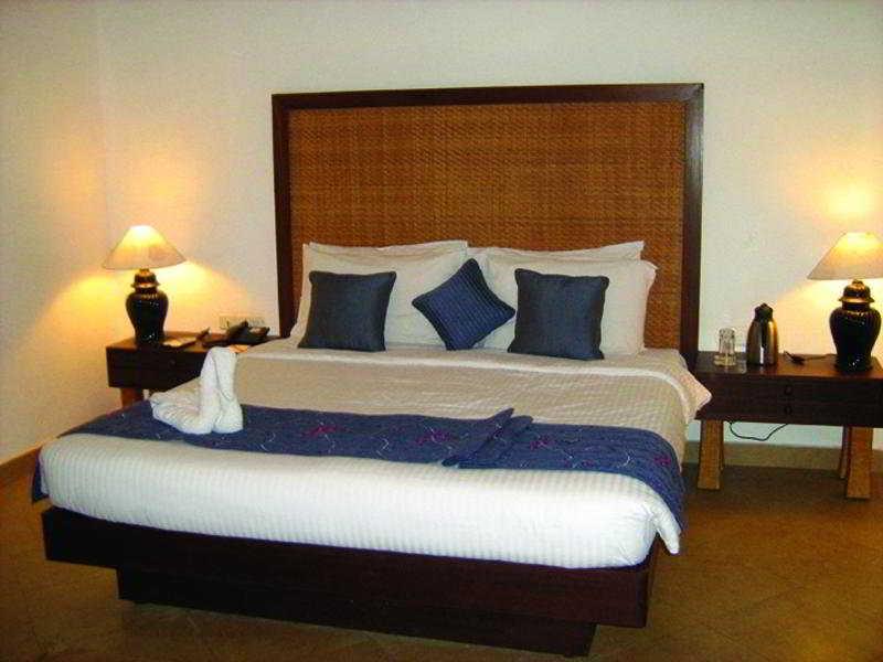Hotel Club Mahindra Ashtamudi Nīndakara Esterno foto