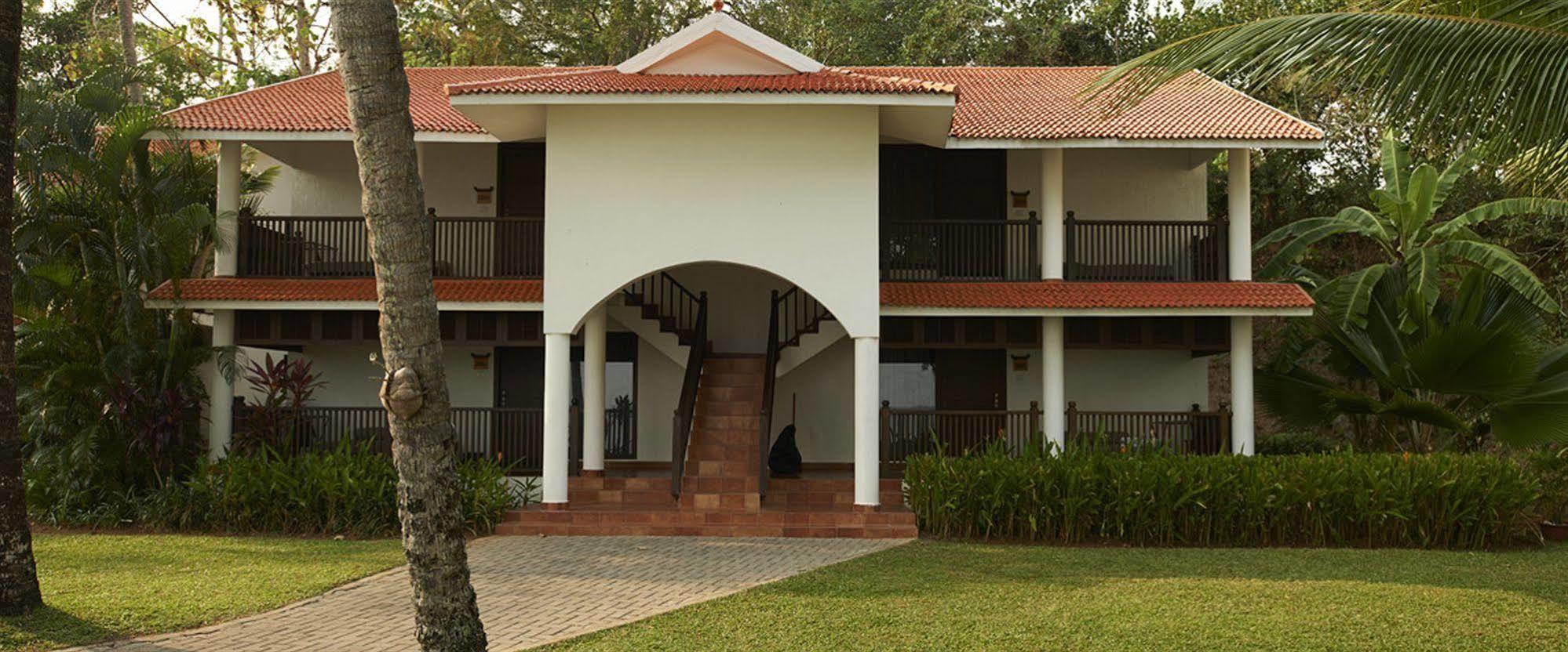 Hotel Club Mahindra Ashtamudi Nīndakara Esterno foto
