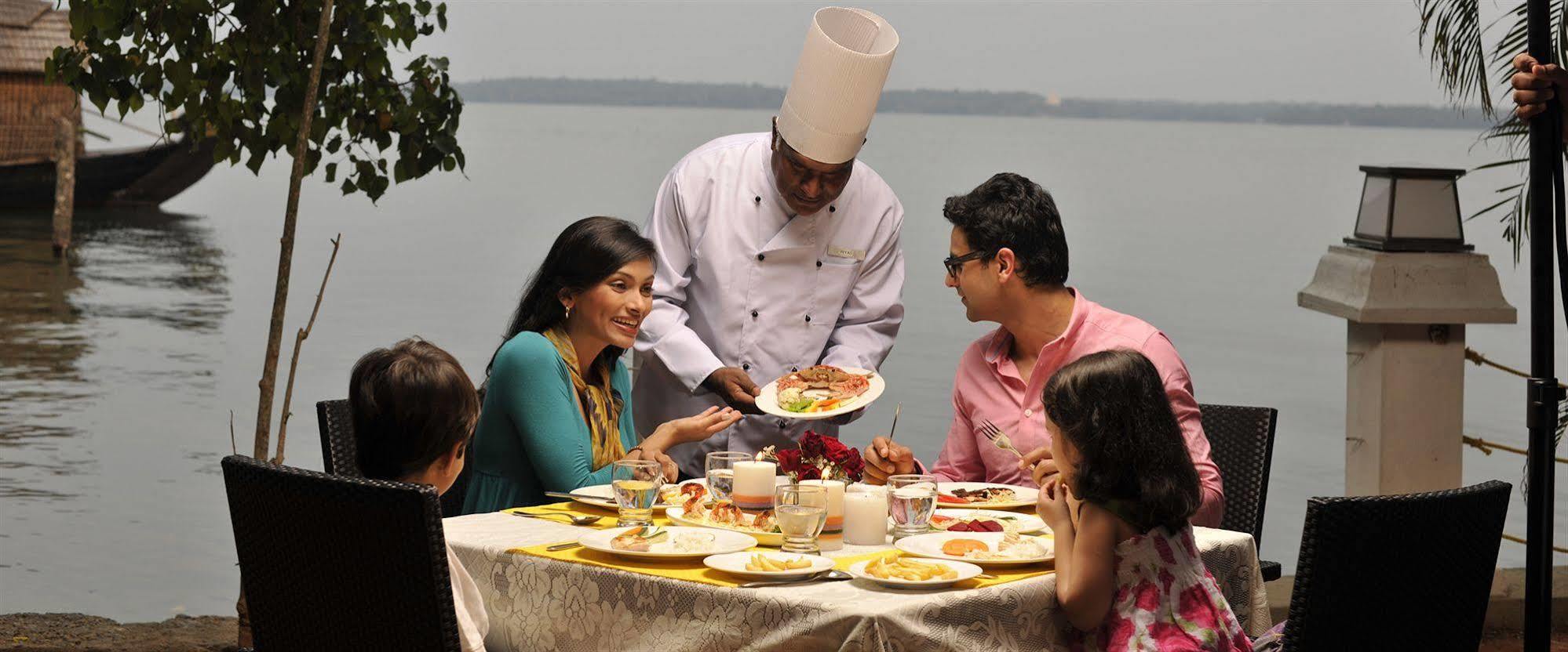 Hotel Club Mahindra Ashtamudi Nīndakara Esterno foto
