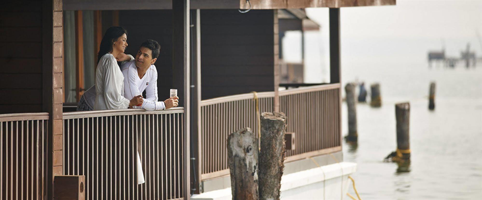 Hotel Club Mahindra Ashtamudi Nīndakara Esterno foto