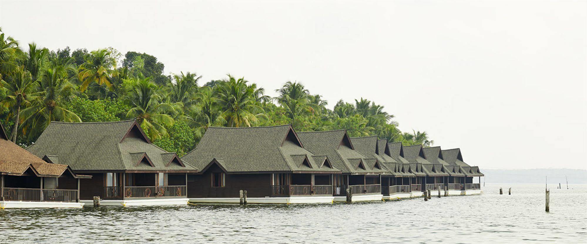 Hotel Club Mahindra Ashtamudi Nīndakara Esterno foto