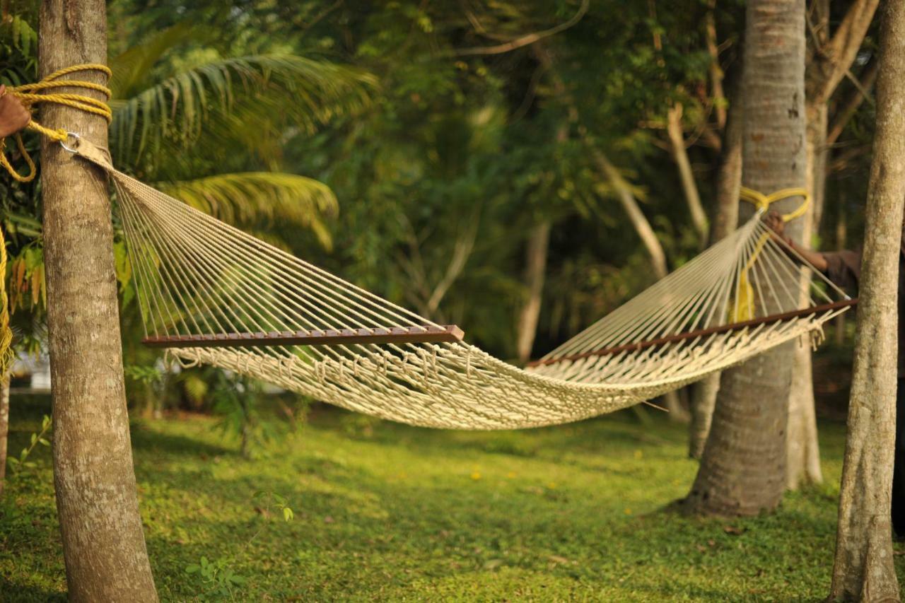 Hotel Club Mahindra Ashtamudi Nīndakara Esterno foto