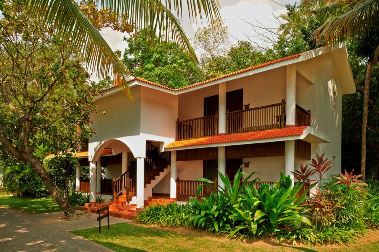 Hotel Club Mahindra Ashtamudi Nīndakara Esterno foto