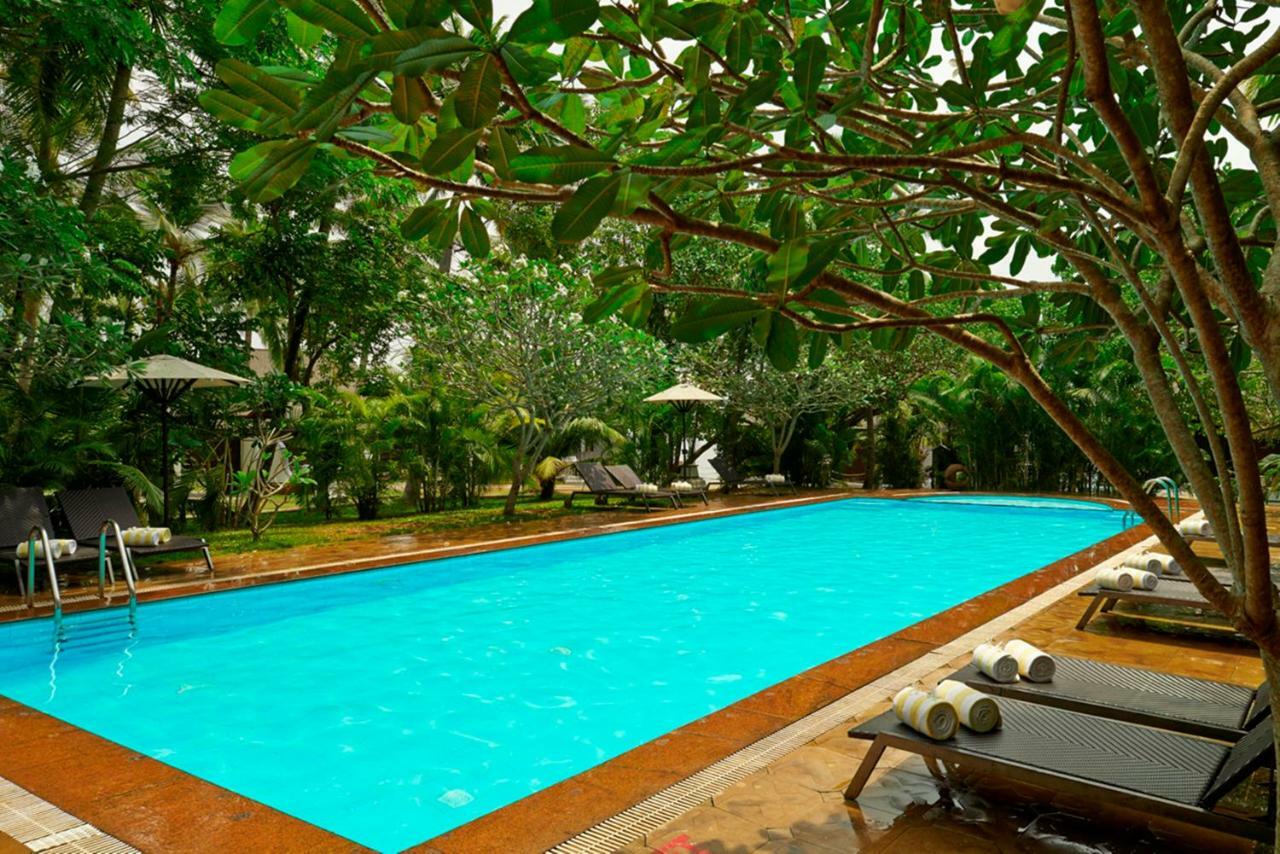 Hotel Club Mahindra Ashtamudi Nīndakara Esterno foto